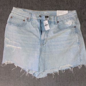 American Eagle HIGHEST RISE 90s BOYFRIEND JEAN SHORT | Size 32 | Light Wash